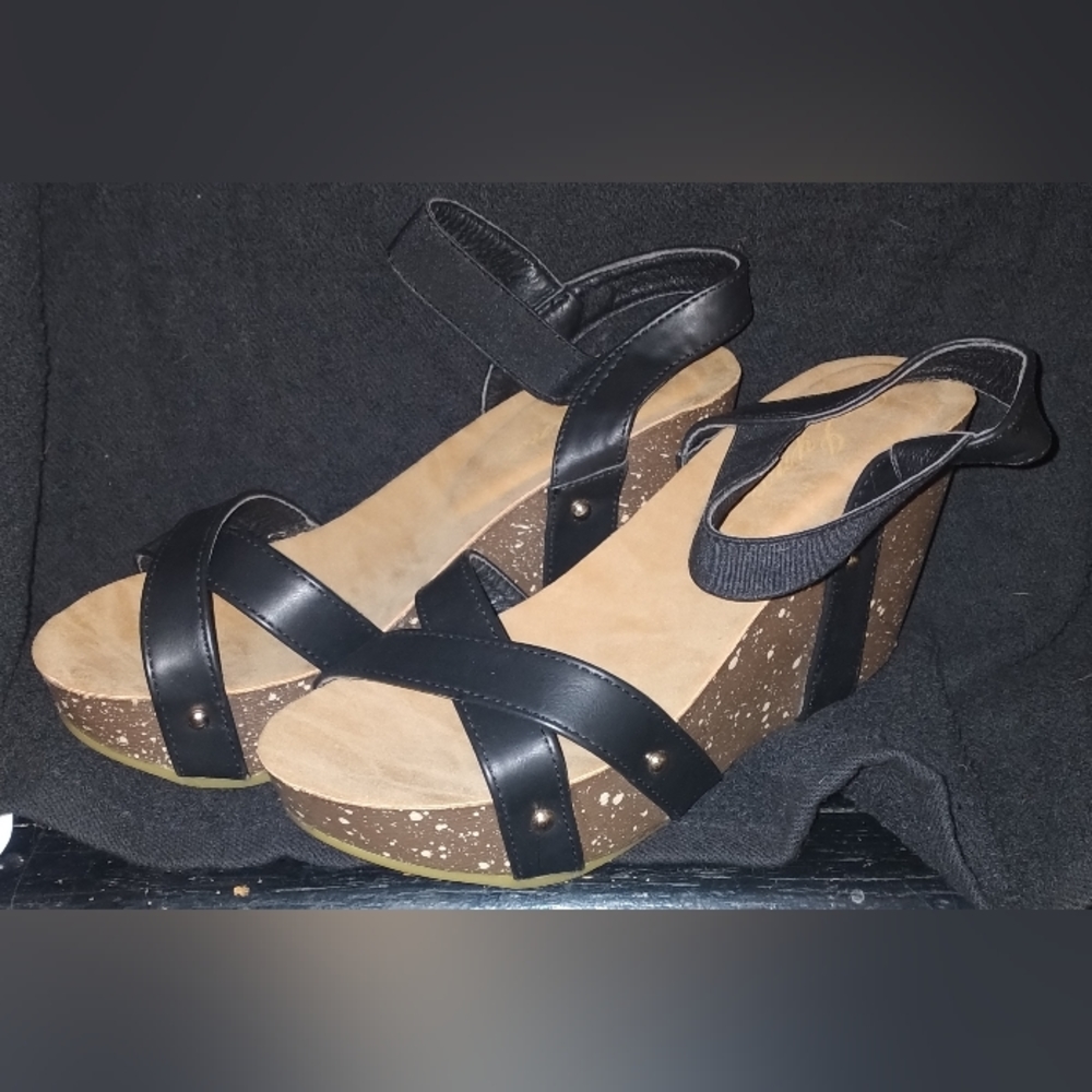 jinx sz 7 wedges